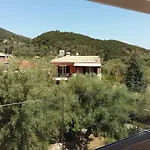 Philippos מלון דירות 2*